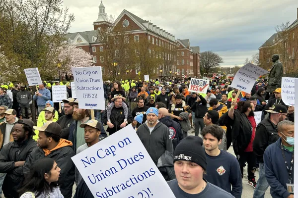 Photo of crowd of union supporters rallying in Annapolis on Lawyers Mall.