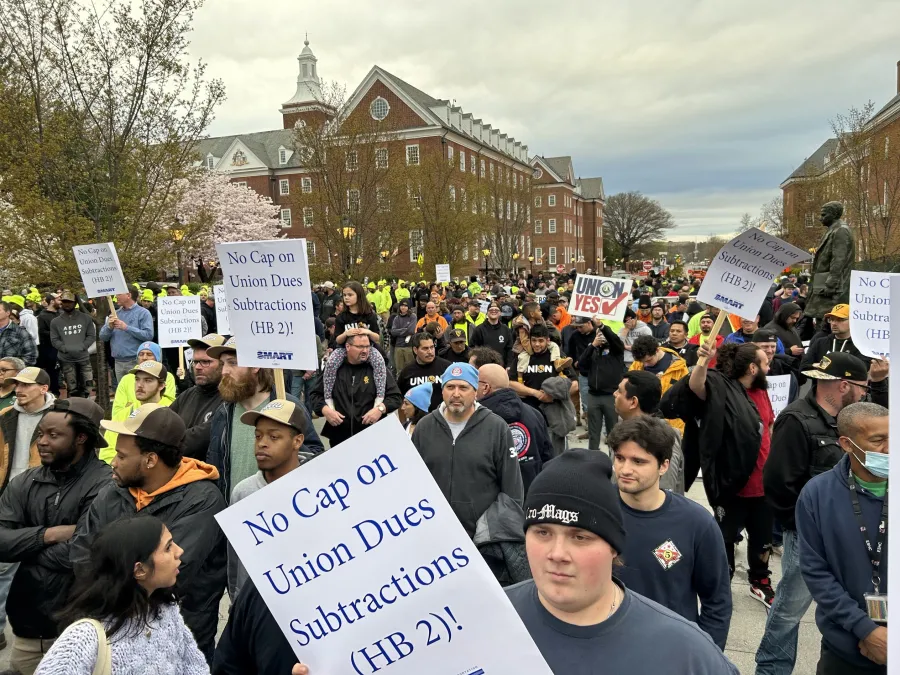 Photo of crowd of union supporters rallying in Annapolis on Lawyers Mall.